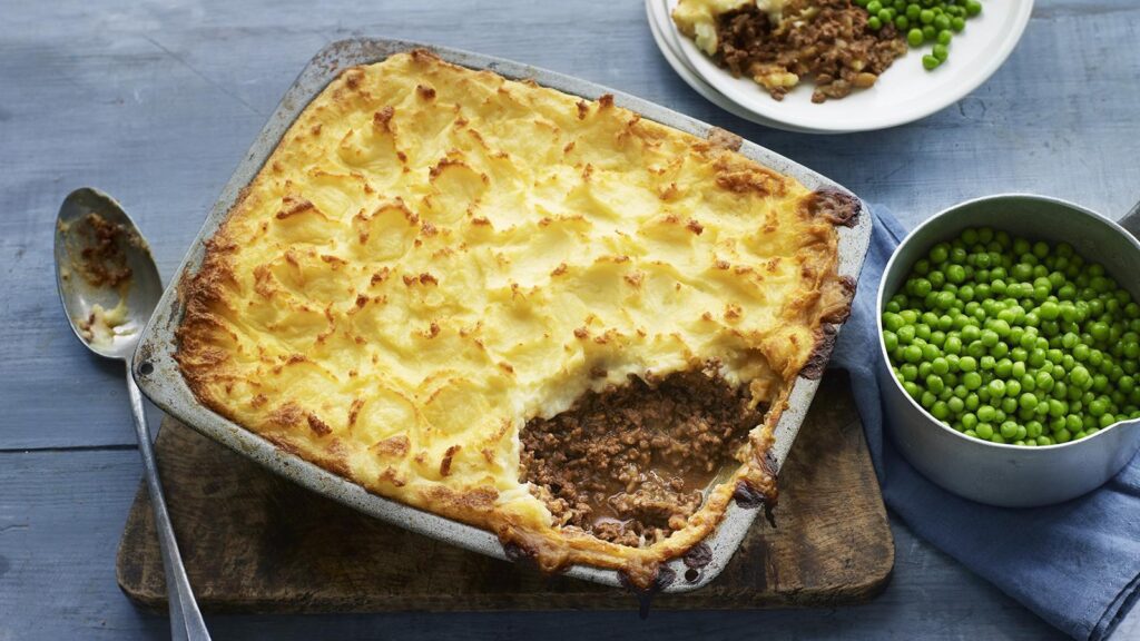 cottage pie in baking dish, homemade cottage pie, beef cottage pie, cottage pie with mashed potatoes, baked cottage pie, classic british cottage pie, hearty cottage pie, cottage pie served hot